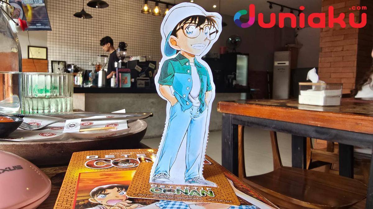 paper standee conan volume 106.jpg