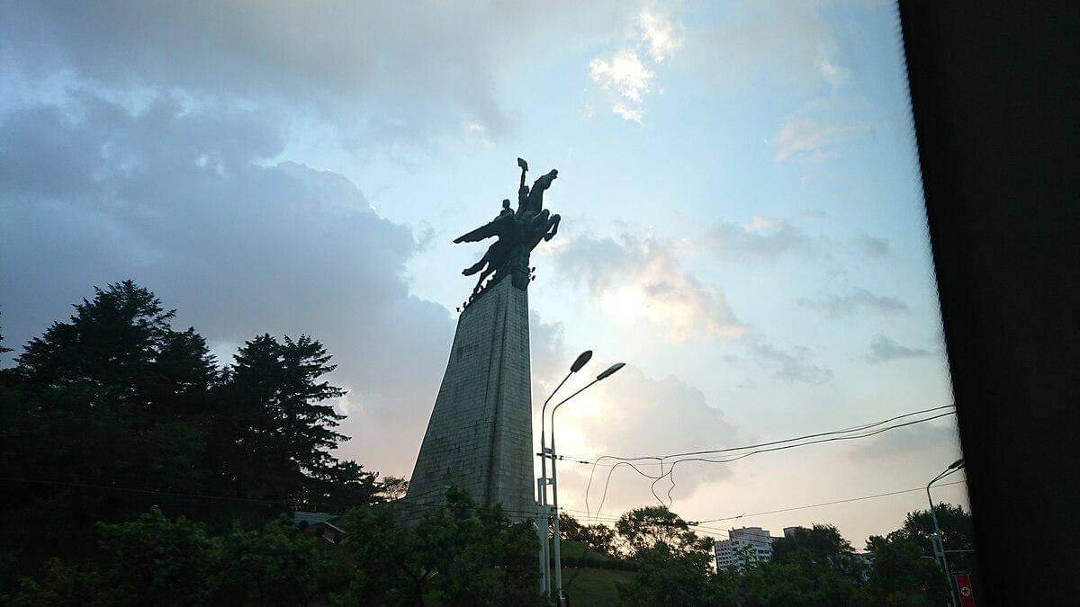potret Patung Chollima
