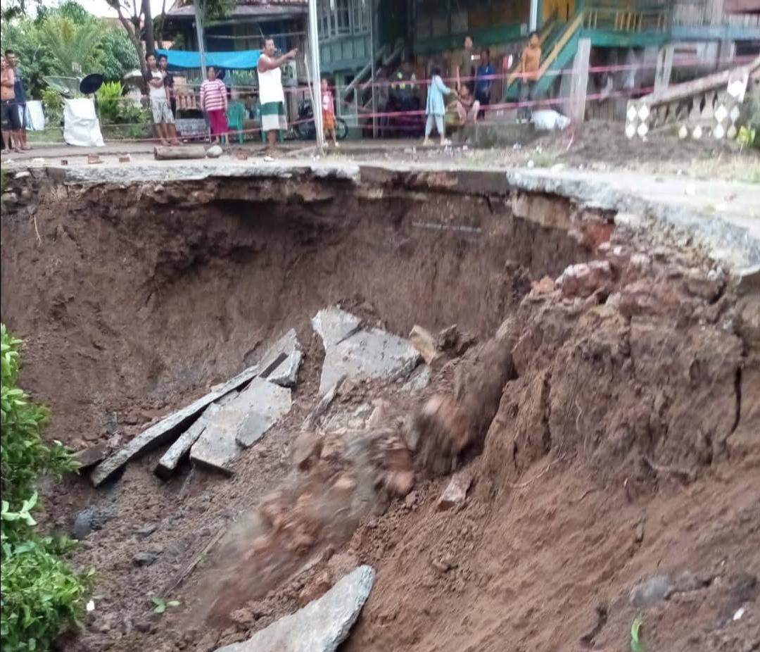 2 Titik Longsor di Rantau Panjang Muba, Jalan Utama Desa Putus Total