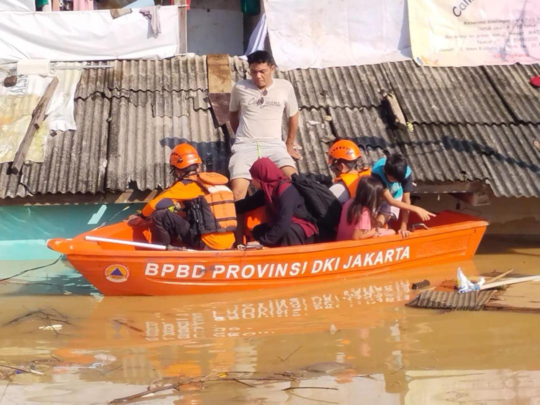 51 RT di Jakarta Terendam Banjir, Ada Setinggi Atap Rumah