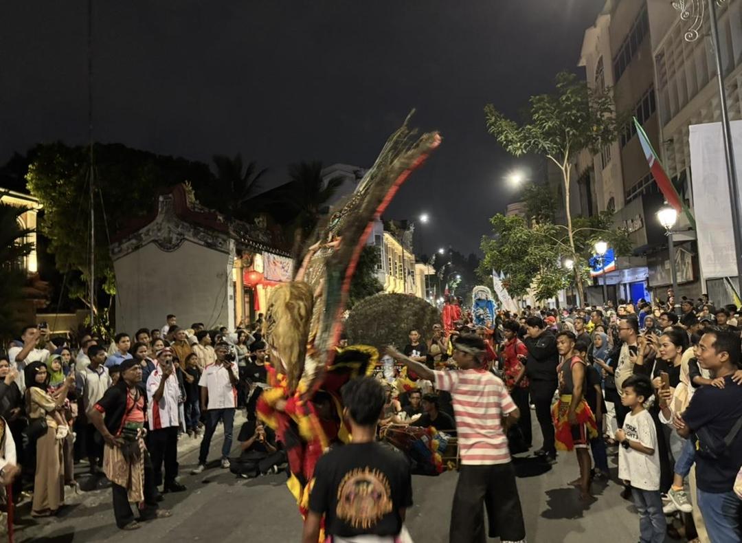 Pawai Karnaval Medan Diwarnai oleh Barongsai dan Reog