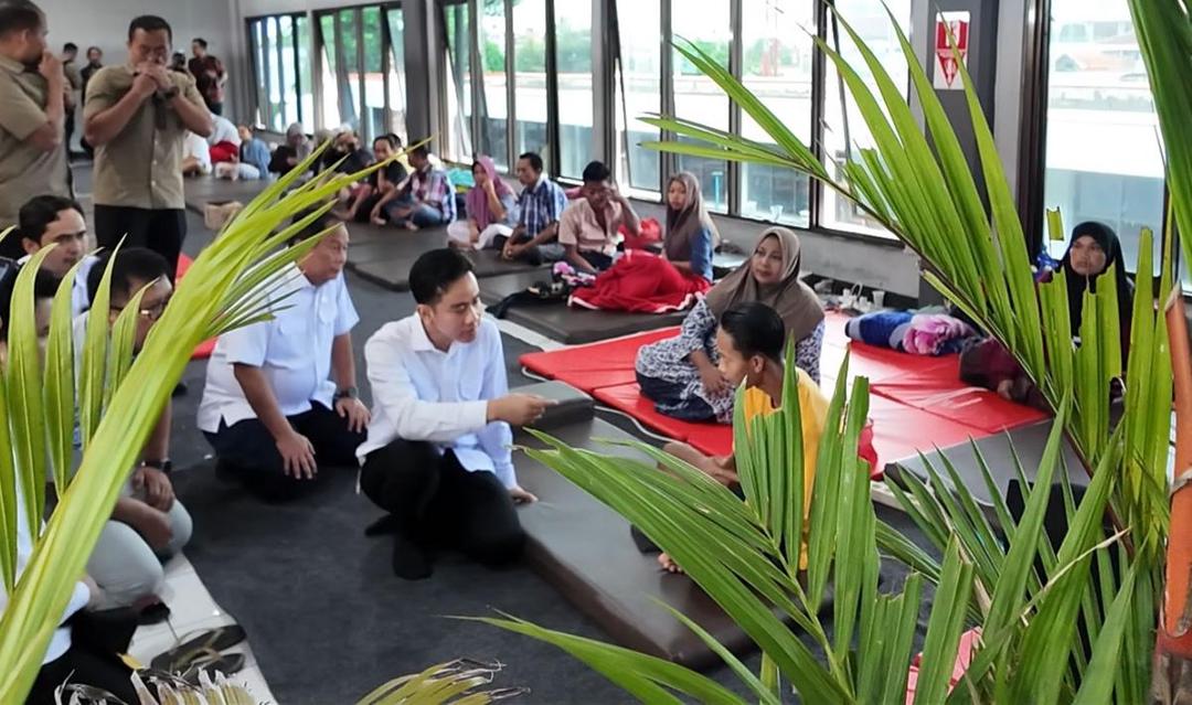 Kepada Keluarga Korban KMP Tunu Pratama Jaya, Gibran: Yang Sabar Ya!