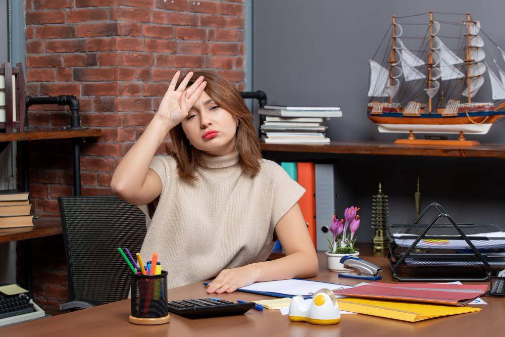 ilustrasi perempuan burnout