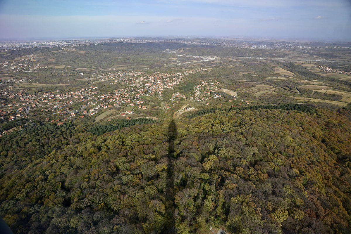 Pemandangan kota Beograd dari Menara Avala. 