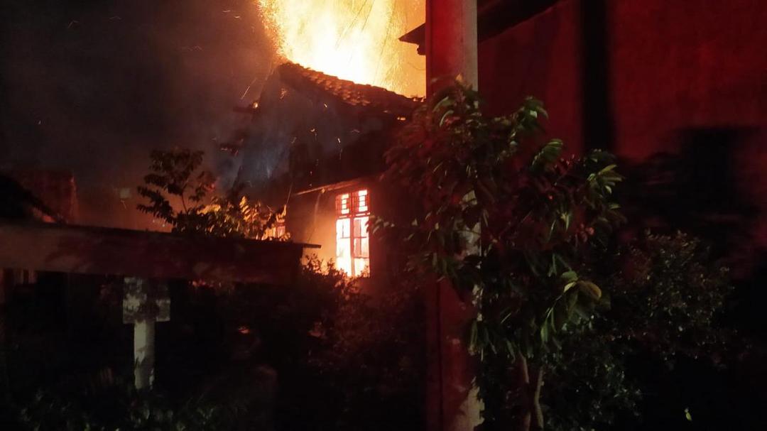 Diduga Korsleting Listrik, Rumah di Bandar Lampung Terbakar