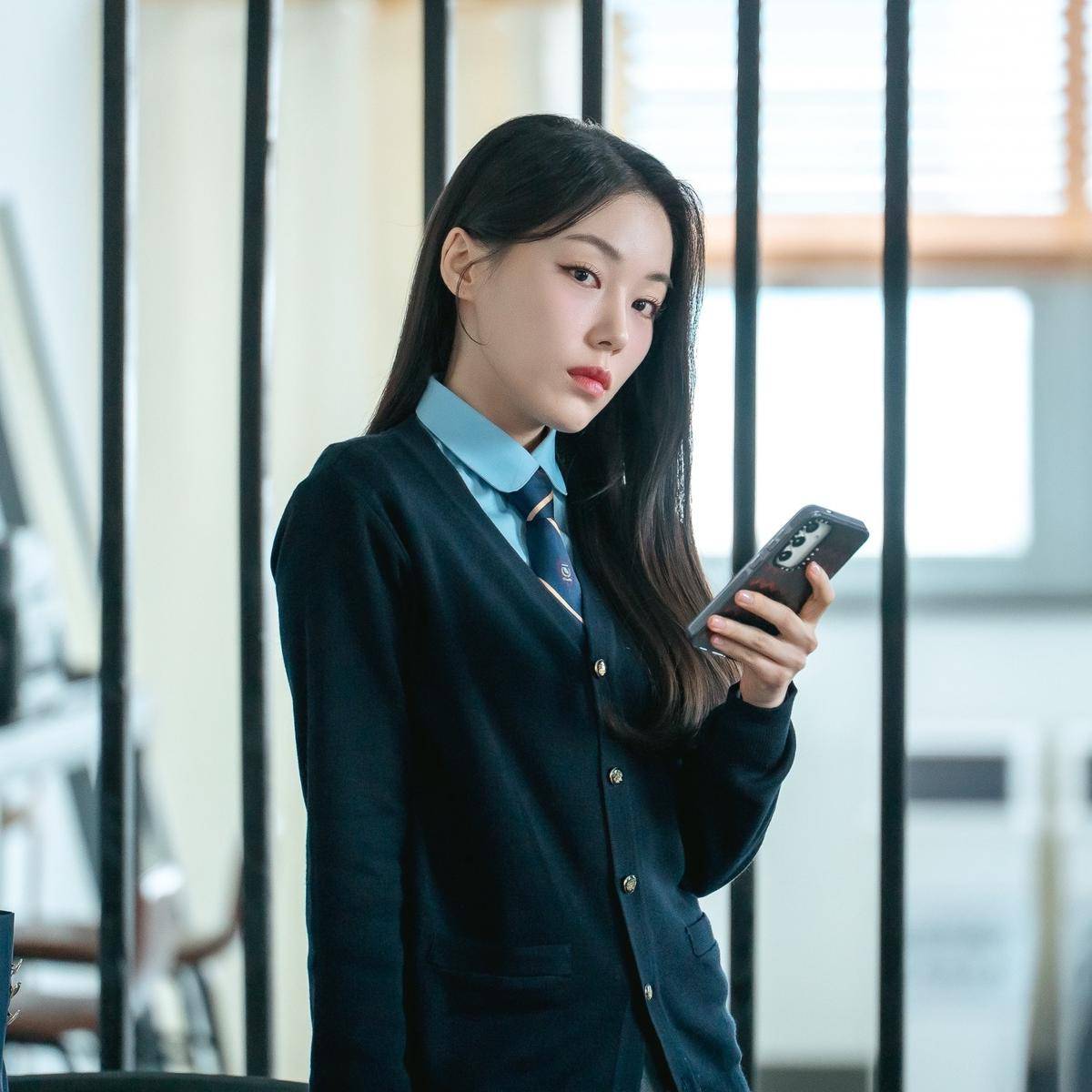still cuts drama Bitch X Rich 2 (instagram.com/koktv_official)