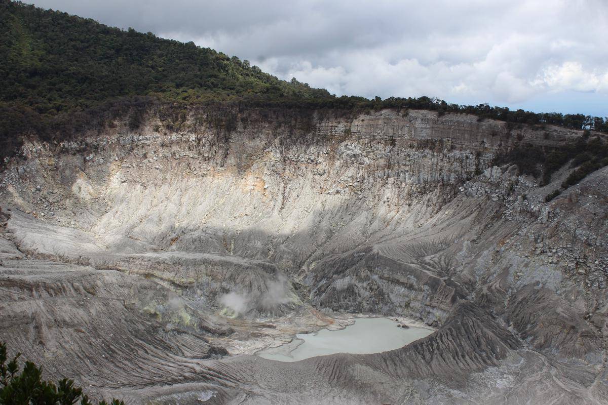 Gunung Tangkuban Parahu (twatangkubanparahu.com)