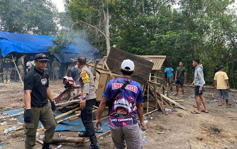 Nekat Buka Lagi, 2 Arena Judi Sabung Ayam di PPU Dibakar Tim Gabungan!