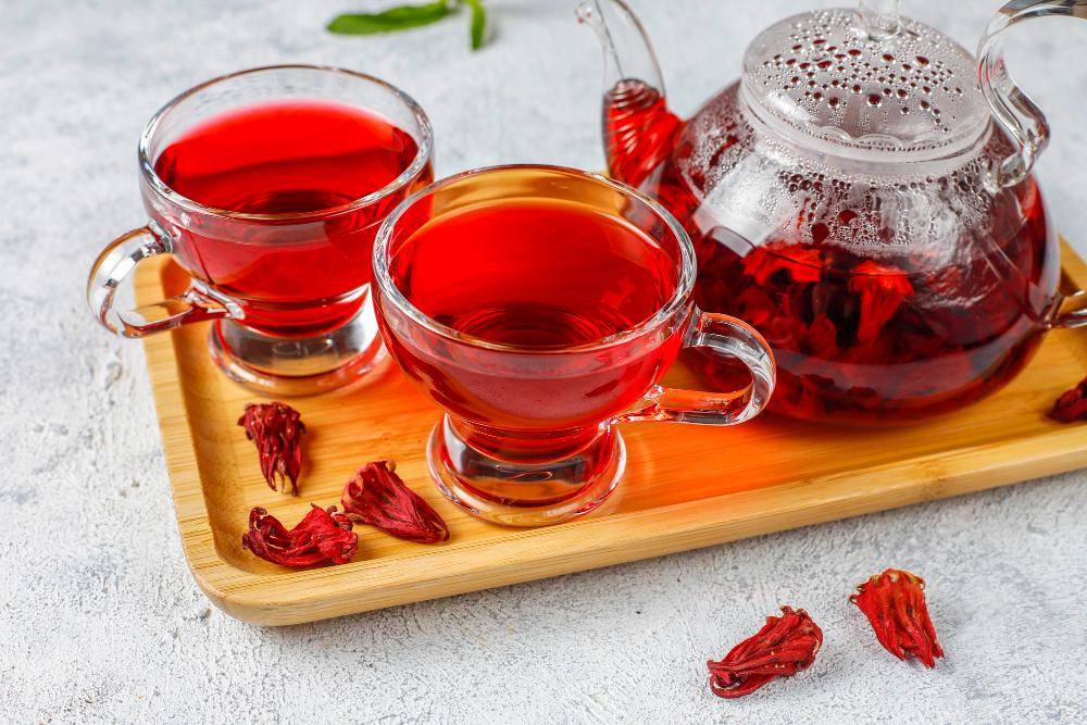 ilustrasi teh jahe rosella (freepik.com/azerbaijan stockers)