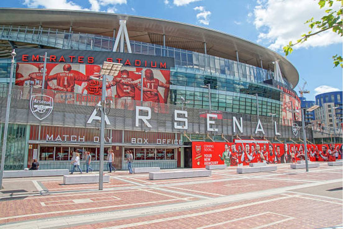 London, Inggris - 8 Juni 2014: Stadion Emirates, London Utara, rumah dari tim Liga Premier Inggris Arsenal Football Club. (istockphoto.com/Peter Sterling)
