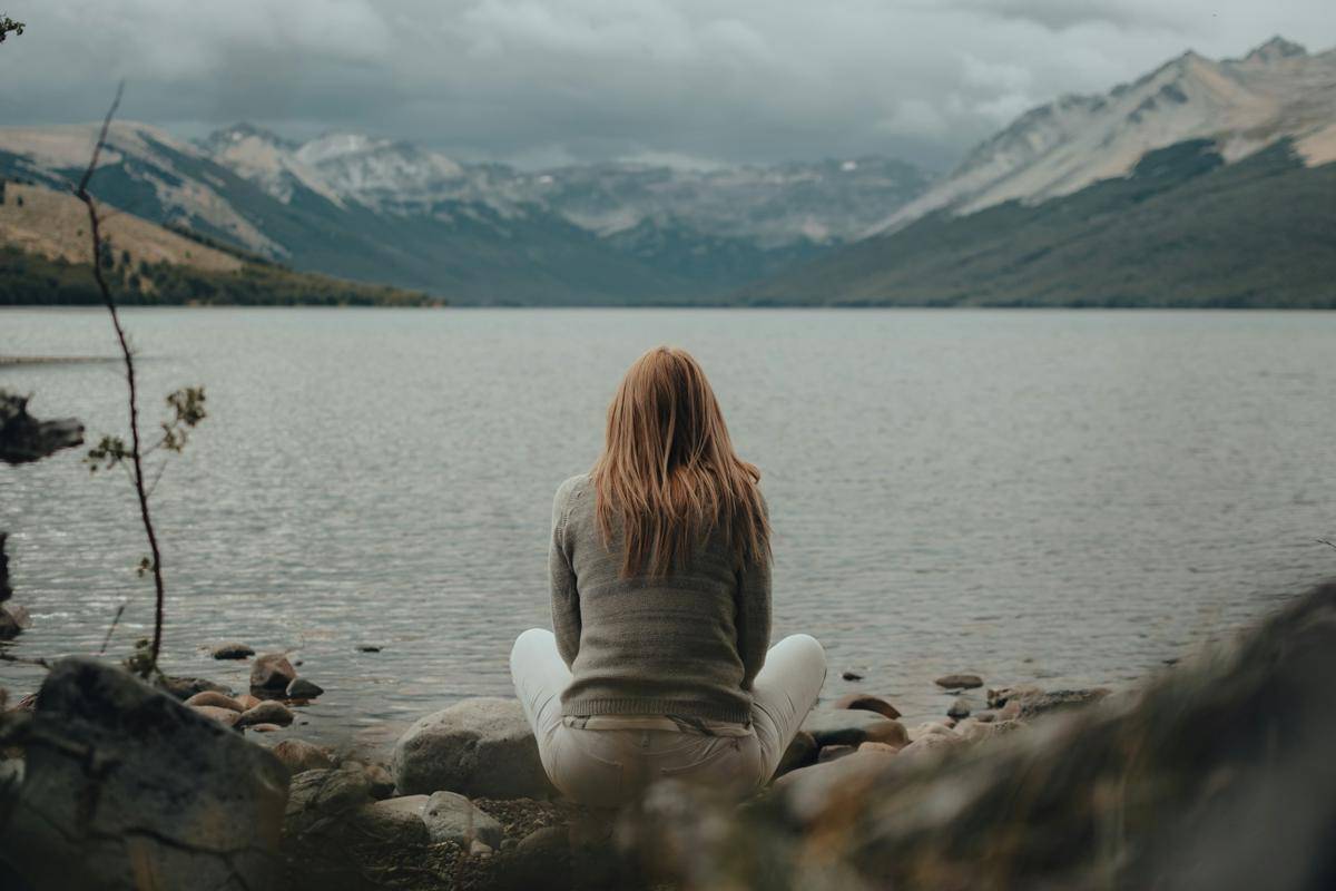 ilustrasi kesepian (unsplash.com/gaspar zaldo)