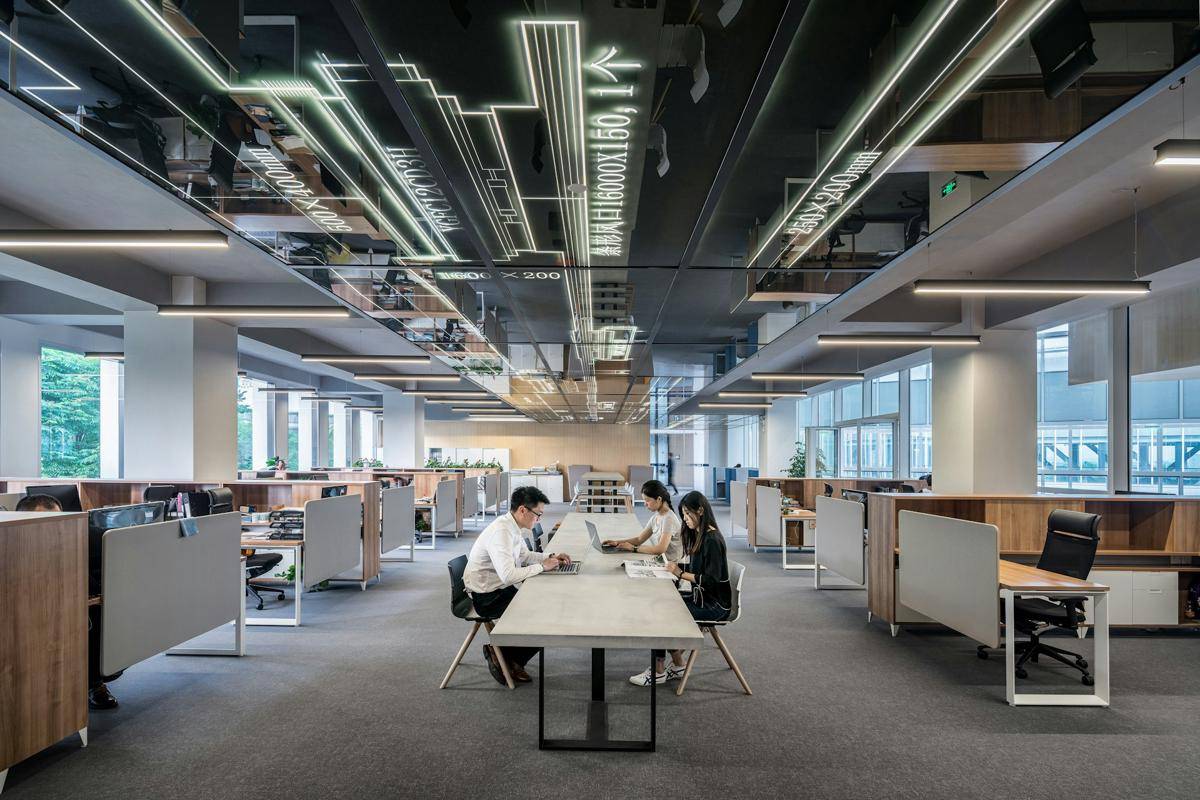 Tips Ringan Agar Tidak Gampang Stres di Kantor (Unsplash/ LYCS Architecture)