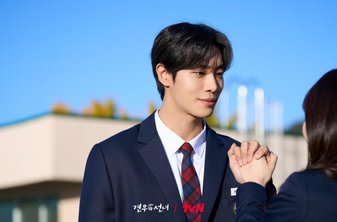 Kenapa Gyeon Woo Pesimis akan Hidupnya di Head Over Heels?