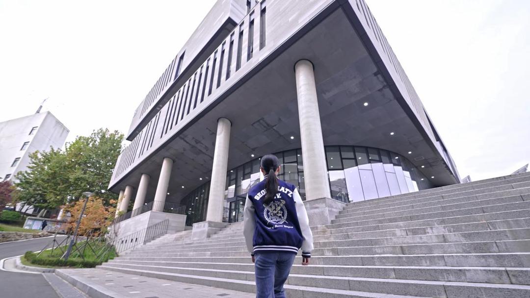 VS--YouTube-SeoulNationalUniversityOfficialVideo-Anewtomorrowbegins-2’32”.jpg