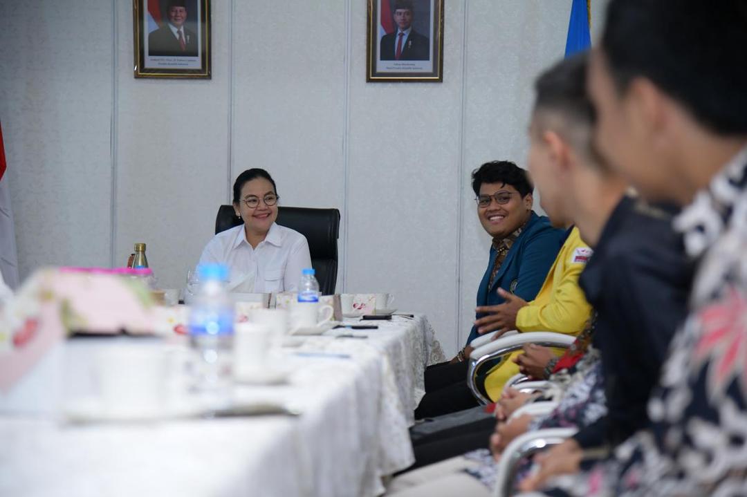 Wali kota semarang, agustina wilujeng, mahasiswa semarang