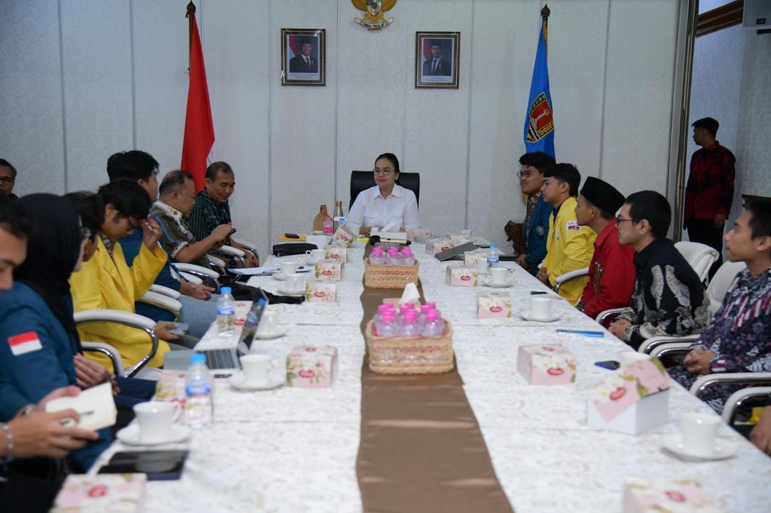 Wali kota semarang, agustina wilujeng, mahasiswa semarang