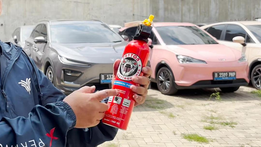 Neta Bagikan Cara Menggunakan APAR di Mobil Listrik