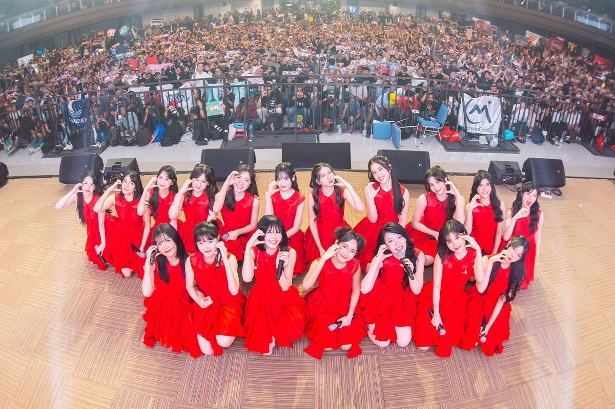 Member Team Hearts di JKT48 ALL IN TOUR 2025 Cimahi. (Dok. JKT48)