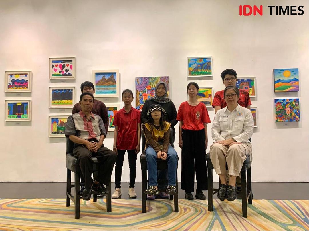Potret seniman berkebutuhan khusus di Artotel TS Suites Surabaya (IDN Time/Fina Wahibatun Nisa)