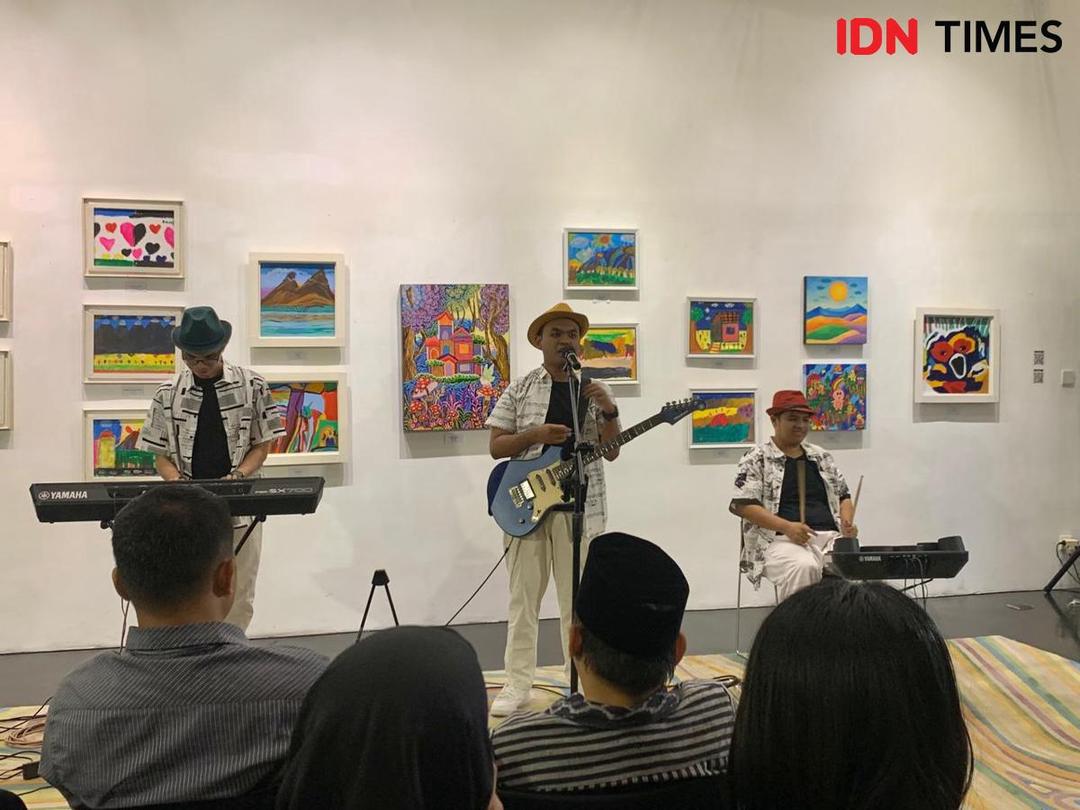 Potret penampilan di pembukaan Pameran INFINITE COLOR (IDN Times/Fina Wahibatun Nisa)