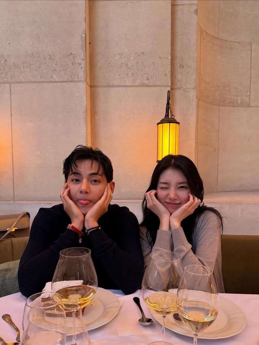 potret V BTS, Suzy, dan Park Bo Gum di Paris 