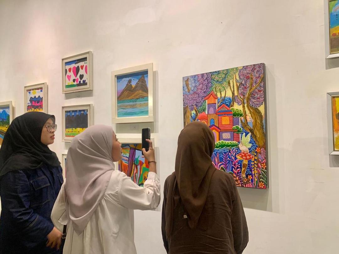 Potret karya di Pameran INFINITE COLOR (IDN Times/Fina Wahibatun Nisa)