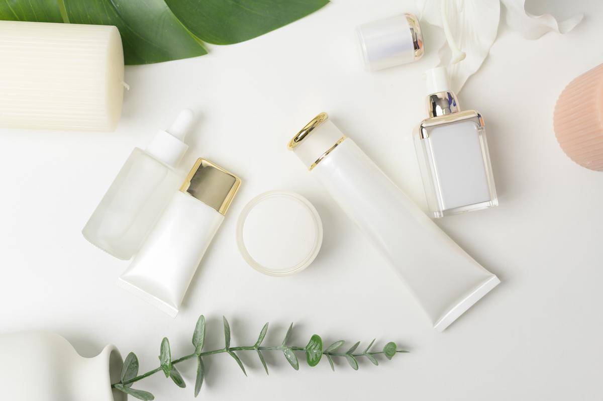 ilustrasi kesalahan menyimpan produk skincare (vecteezy.com/Tonefoto grapher)