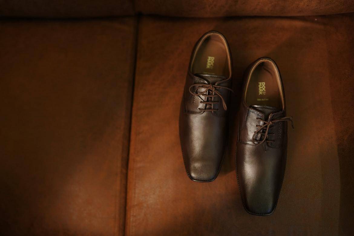 ilustrasi sepatu kerja (unsplash.com/SHAKEEL AHAMMED)