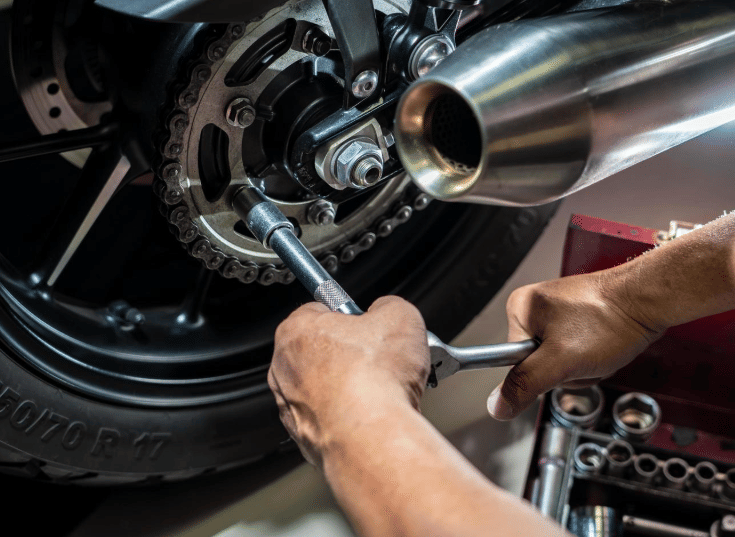ilustrasi balancing ban motor (vecteezy.com/kasarp Techawongtham)