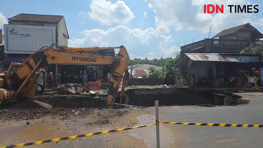 Ada Saluran Air di Bawah Jalan Jebol Bajera Tabanan, Ini Saran Geolog