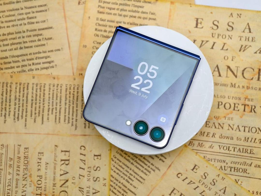 Samsung Galaxy Z Flip7 (IDN Times/Fatkhur Rozi)