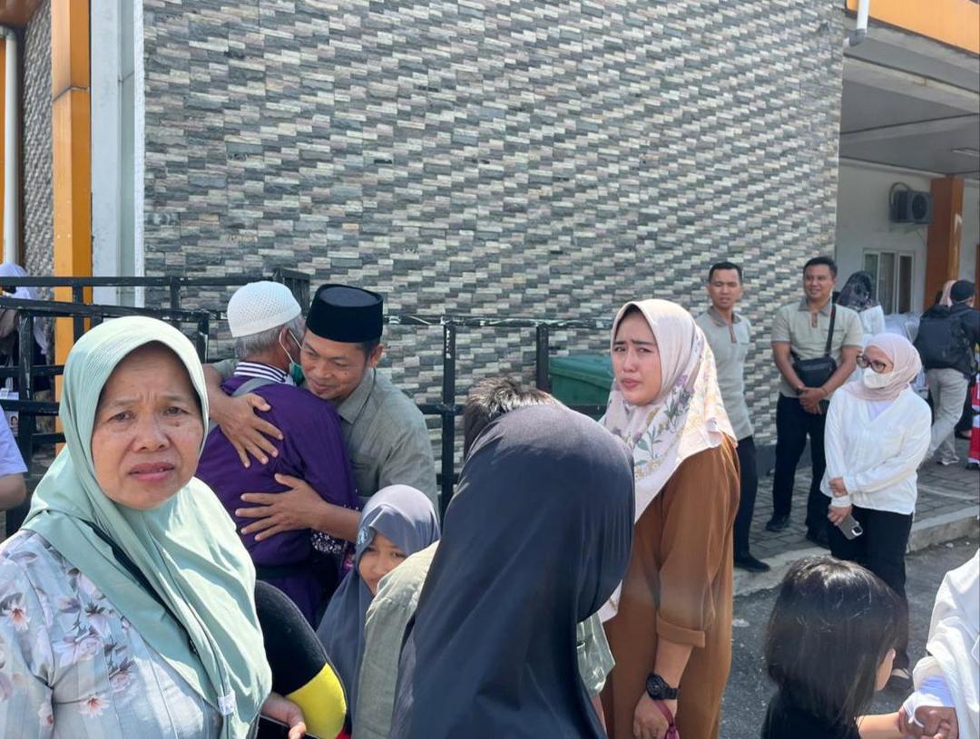 Kloter Terakhir Lampung Tiba, Jemaah Disambut Peluk Erat dan Air Mata 