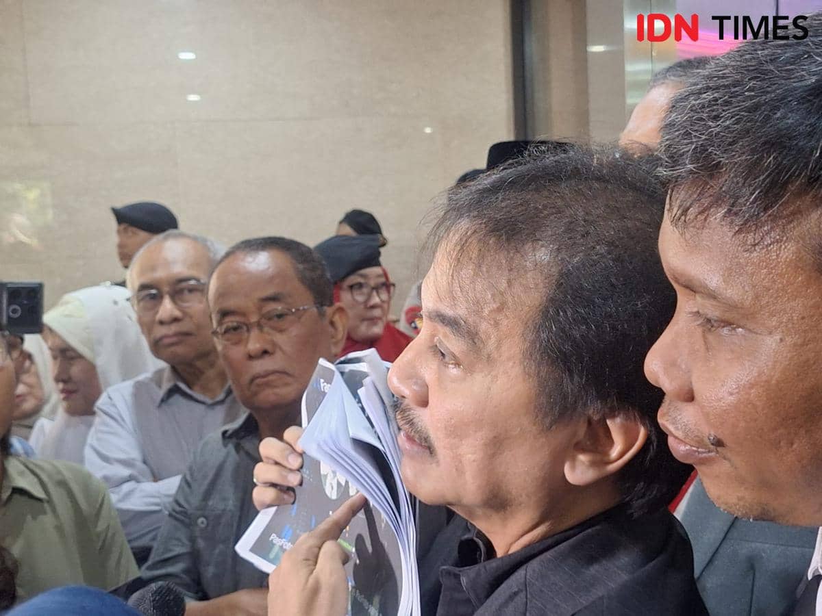 Pakar telematika Roy Suryo hadir bersama dengan Tim Pembela Ulama dan Aktivis