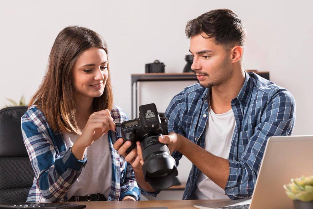 ilustrasi belajar fotografi bareng teman