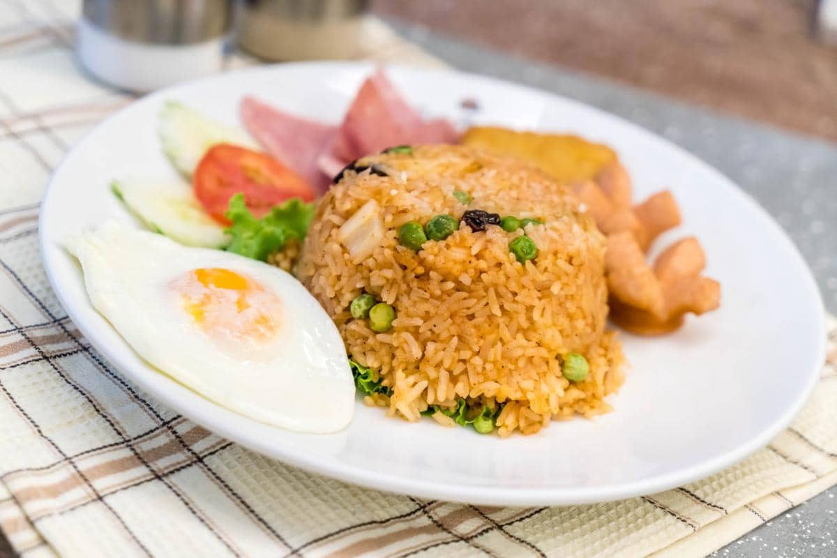 ilustrasi nasi goreng kari yang gurih dan wangi (freepik.com/topntp26)