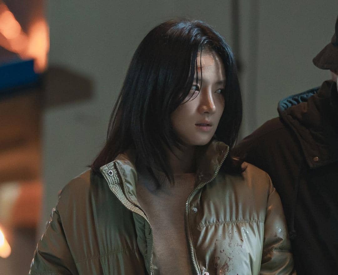 still cut drama Korea Hunter With A Scalpel (instagram.com/xplusu.series)