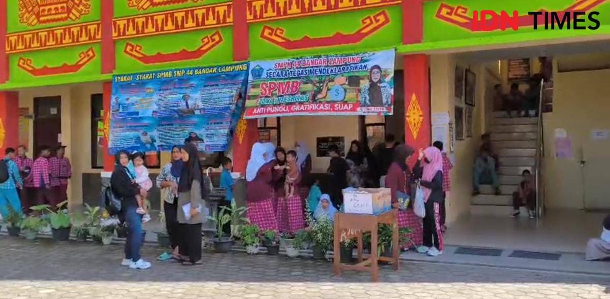 Pendaftaran di SMA Siger 3 Bandar Lampung. (IDN Times/Muhaimin)
