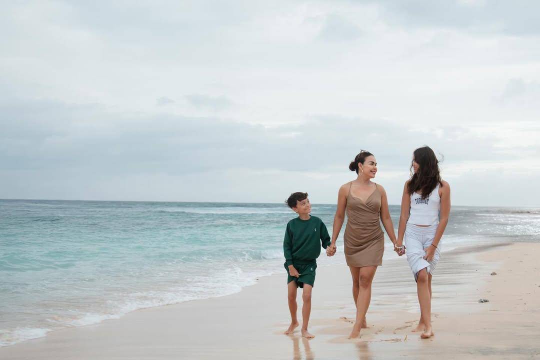 Melaney Ricardo dan anak liburan di Bali (instagram.com/melaney_ricardo)
