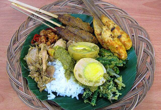 ilustrasi sate lilit (commons.wikimedia.org/Gunawan Kartapranata)