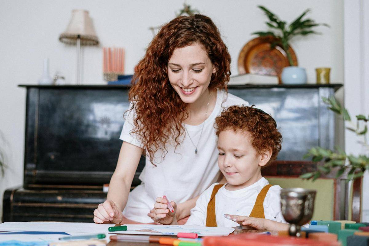 ilustrasi orang tua dengan anak (pexels.com/cottonbro studio)