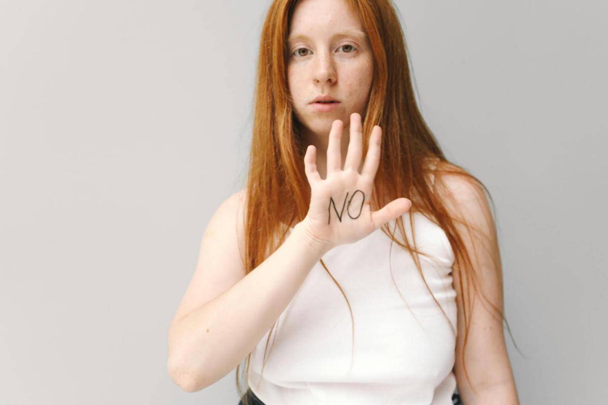 ilustrasi perempuan gesture tidak (pexels.com/Polina Tankilevitch)