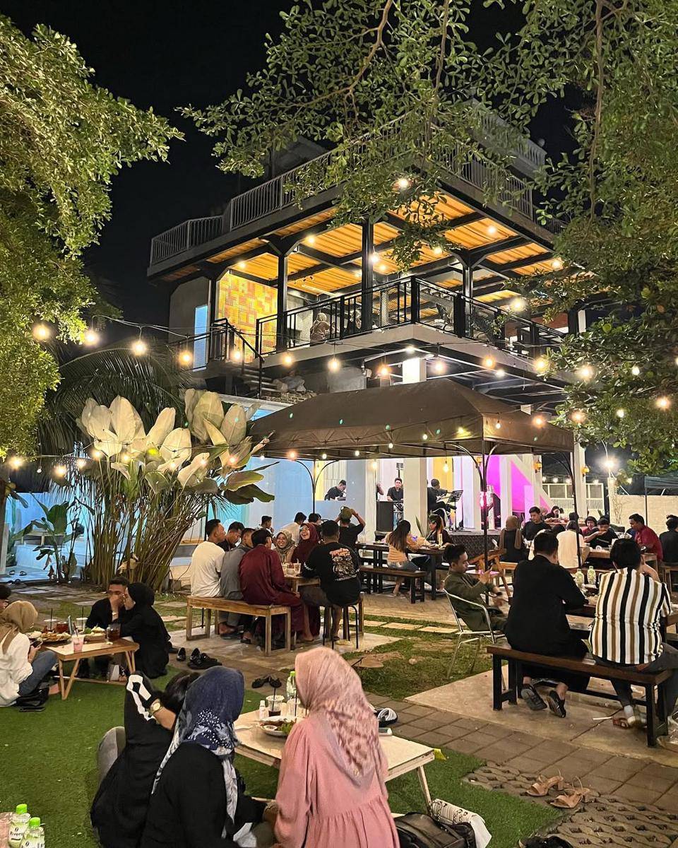 Lacosta Cafe Kota Metro