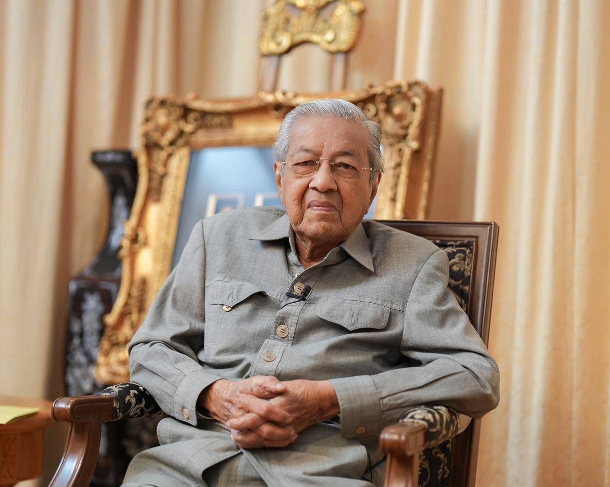 Mahathir Ungkap Kisah Tulisan Pertama dan Terus Asah Kemampuan 