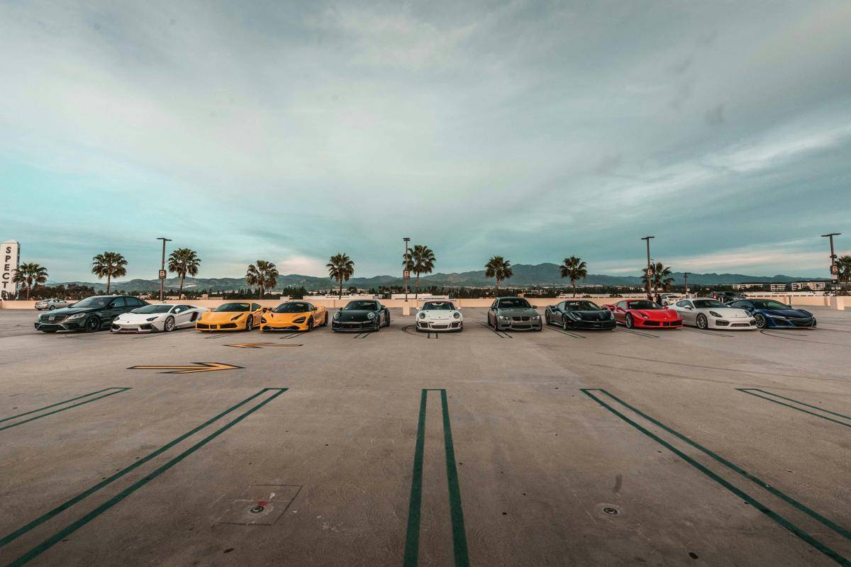 ilustrasi deretan mobil mewah (pexels.com/Modified Pov)