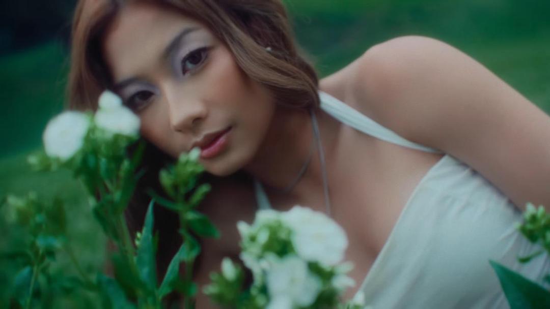 no na Christy (youtube.com/nonawav)