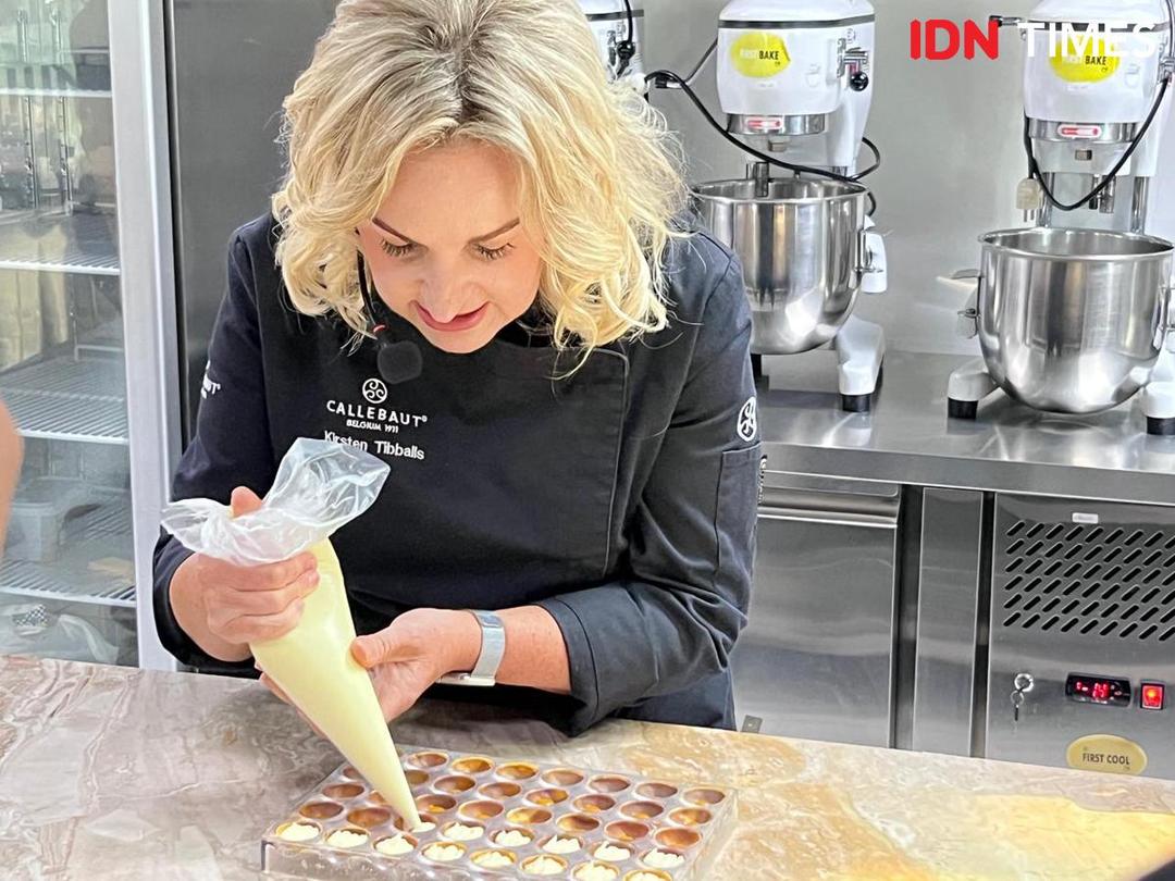 Potret membuat cokelat dalam sesi MasterChef with Kirsten Tibballs