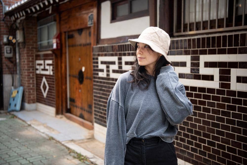 5 Kesalahan Memakai Outfit Oversized Bikin Tubuh Terlihat Tenggelam