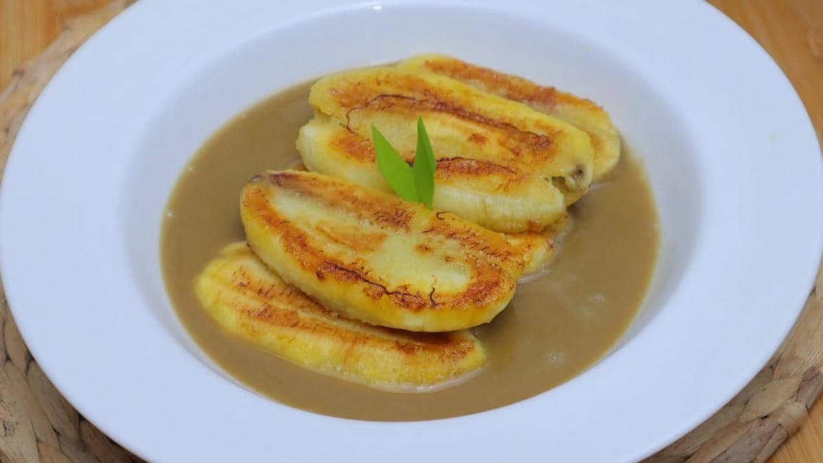 pisang gapit kuah kinca (YouTube.com/Dapur Mamika)