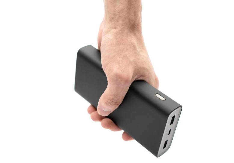 ilustrasi powerbank (vecteezy.com/Yevhen Smyk)