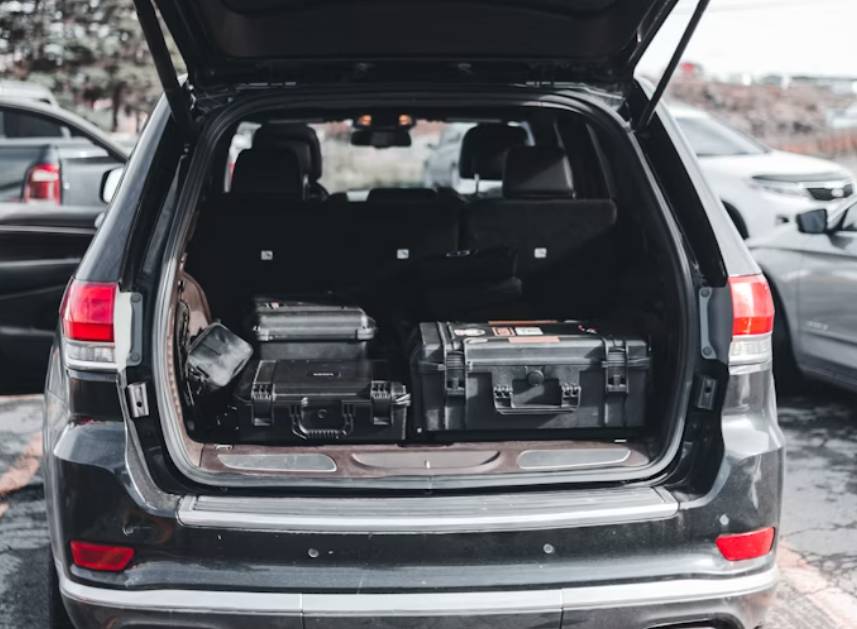 ilustrasi bagasi mobil (unsplash.com/Erik Mclean)